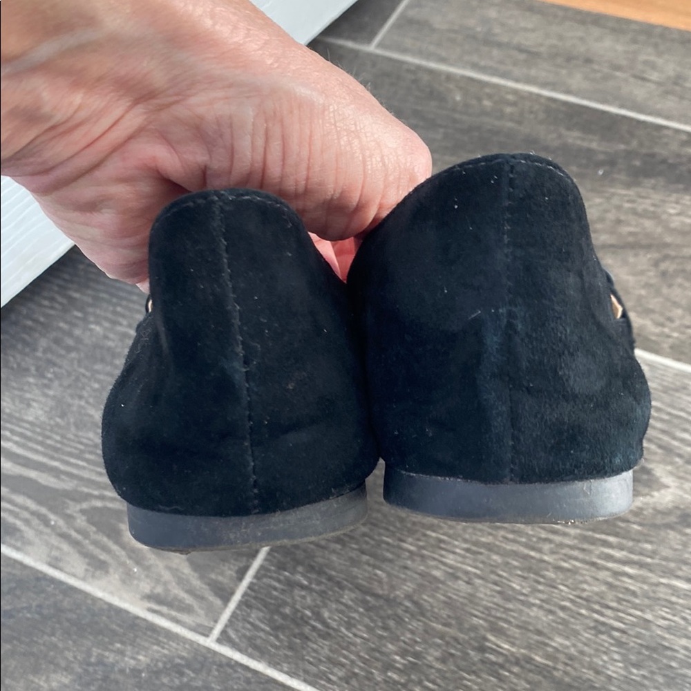 The Pointed Flat with Chain in Black - Picture 5 of 9